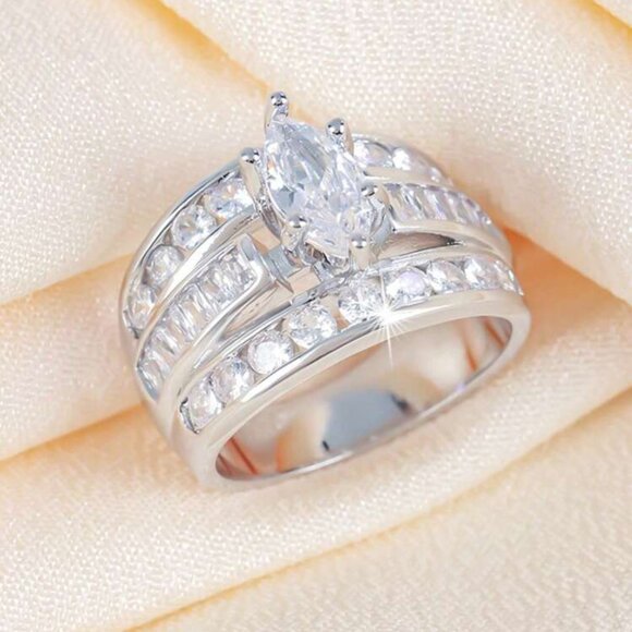 WEDDING RING - Picture 1 of 4